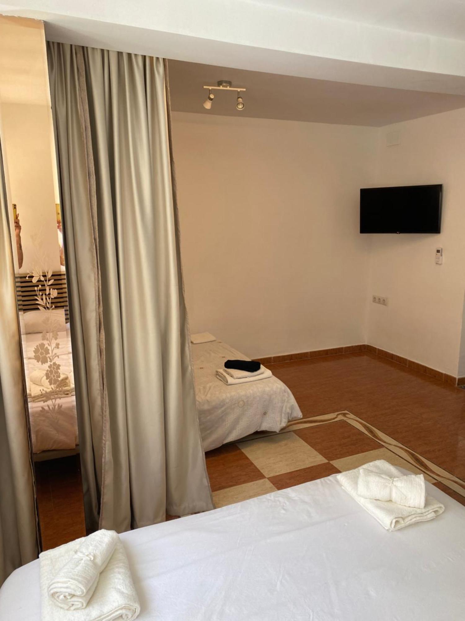 Habitaciones Con Bano Y Cocina Privada Valencia Ngoại thất bức ảnh